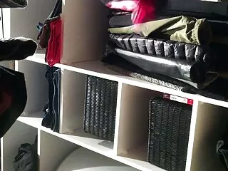 母は娘の親友を家の中で、贈り物としてセックスに変えました。 女の子 専用 動画