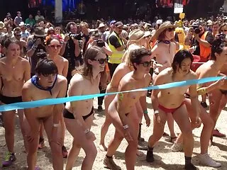 ブロンドのいたずらのメンバーを素晴らしいオーガズムに連れて行く 女の子 が 見る エロ 動画